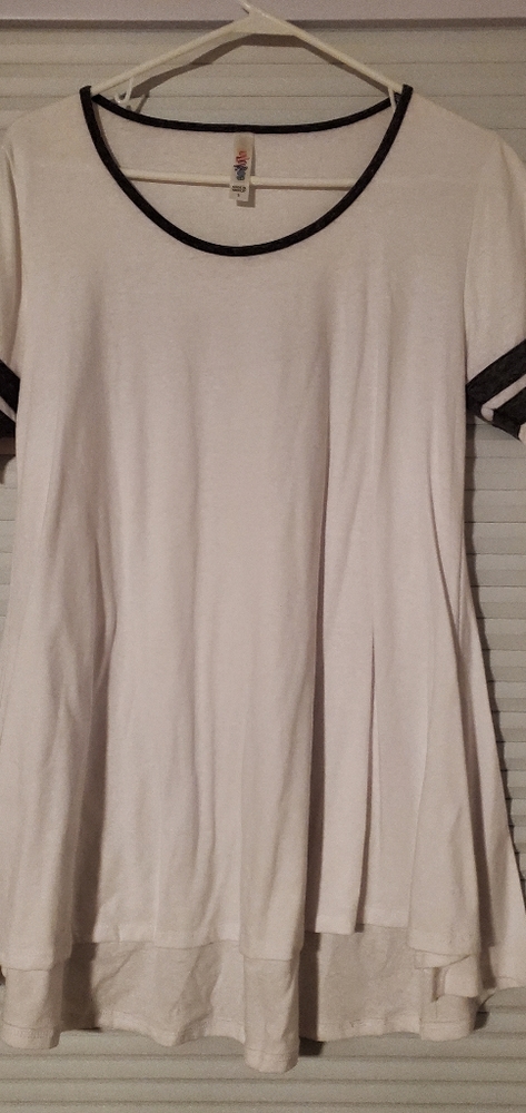 Lularoe Small White Perfect T
